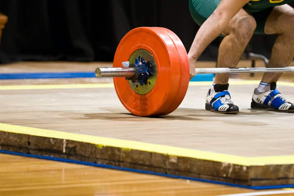 should-i-wear-weightlifting-shoes-set-physical-therapy